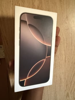 iPhone 16 Pro Max 256 Go presque neuf 4 mois