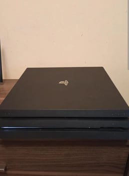 PlayStation 4 Pro en excellent état, sans problème de chauffage