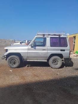 Toyota Land Cruiser châssis court 4x4 diesel manuelle en bon état