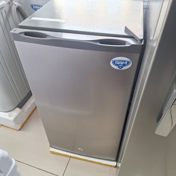 Mini frigo neuf compact idéal pour 1-2 personnes
