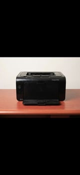 Mobilier de bureau complet avec chaise pivotante et imprimante HP Laserjet