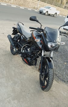Moto Bajaj Pulsar 150cc, en excellent état, économique