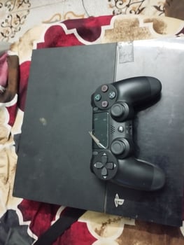 Console PS4 avec jeux FIFA et Watch Dogs en bon état