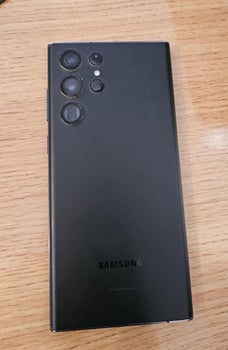Samsung Galaxy S22 Ultra 12 Go RAM 256 Go noir presque neuf