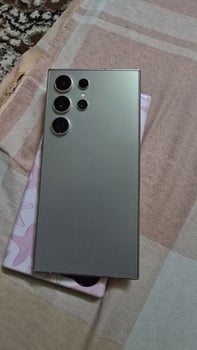 Samsung S24 Ultra 12 Go RAM 256 Go en excellent état
