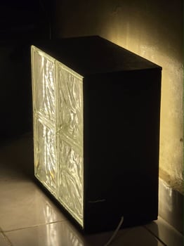 Table décorative LED faite main en bon état