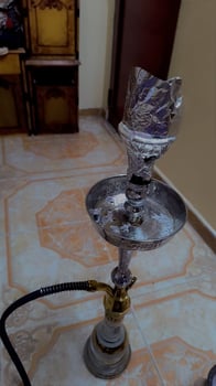Grande chicha neuve avec accessoires complets