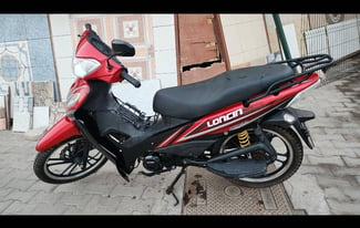 Moto Loncin 110 rouge, 7 003 km, excellente qualité