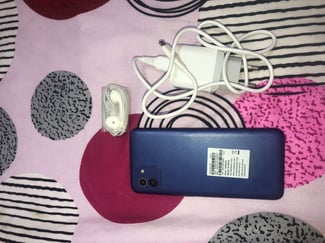 Samsung A03 Normal 32GB avec Chargeur et Écouteur - Comme Neuf