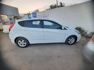 Hyundai Accent 2014 en très bon état boîte automatique, gasoil