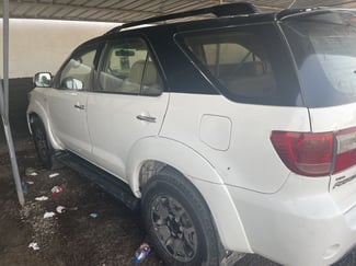 Toyota Fortuner en bon état, prix négociable