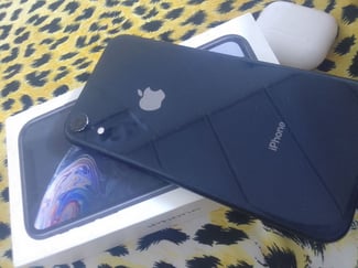 iPhone XR noir 64G en excellent état