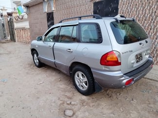 Hyundai Santa Fe en bon état, bien entretenue, prix abordable