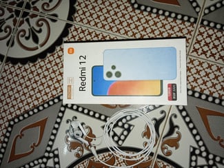 Nouveau téléphone Redmi12 en excellent état avec accessoires