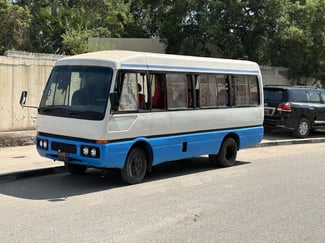 Bus Mitsubishi Rosa D75 en excellent état