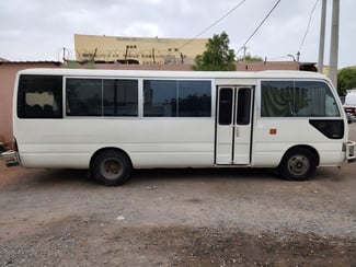 Bus Toyota Coaster climatisé, très bon état