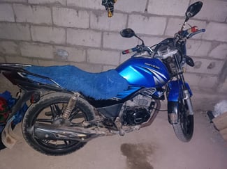 Moto 150 cc Jincheng en bon état, prix négociable