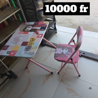 Table pour enfant avec une chaise