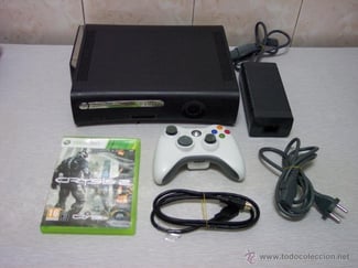 Xbox 360 Slim en bon état avec manette et 28 jeux installés