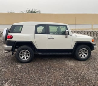 Toyota FJ Cruiser 2017, boîte automatique, entretien régulier chez Pyramide, bon état général