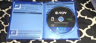 CD jeu FC24 PS4 en excellent état