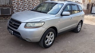 Hyundai Santa Fe 2007, SUV robuste, écran tactile et caméra de recul