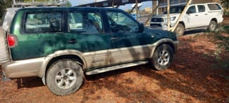 Nissan Terrano 4x4, bon état, pneus neufs