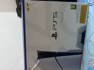 PS5 Slim 1 To, neuve de France avec manette et câbles