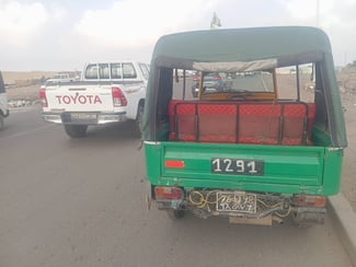 Bajaj Bon État, 4 Places, Immatriculation 76D98, Prix Négociable.