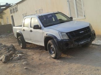 Pickup Isuzu en excellent état, climatisé