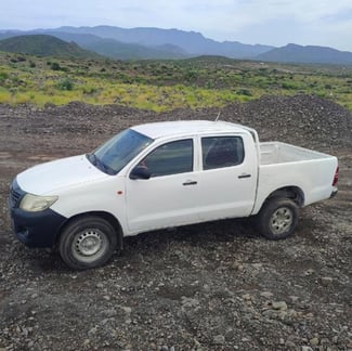 Toyota Hilux 2014 à louer - excellent emplacement