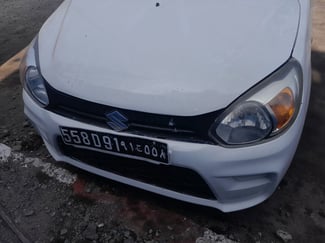 Voiture Suzuki Alto en bon état.