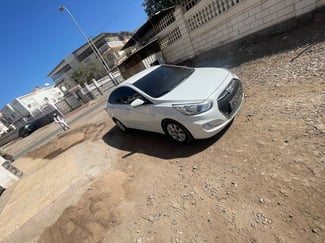 Hyundai Accent 2016, boîte automatique, diesel, climatisation en bon état