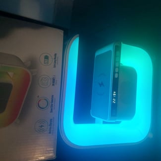 Enceinte Bluetooth RGB avec recharge sans fil, neuve de Dubai