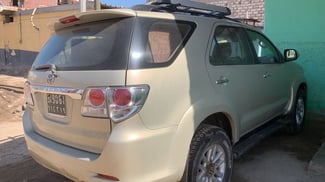 Toyota Fortuner, bon État, clim fonctionnelle