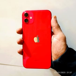 iPhone 11 rouge, 75% batterie, négociable