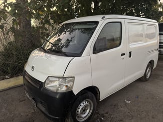 Mini vanne Daihatsu essence, climatisée, 54000 Km