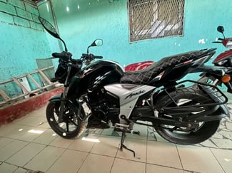 TVS 160 RTR, moto en excellent état