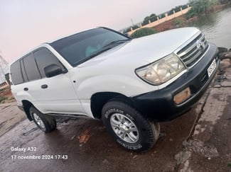 Toyota Land Cruiser GX V6, robuste et climatisée