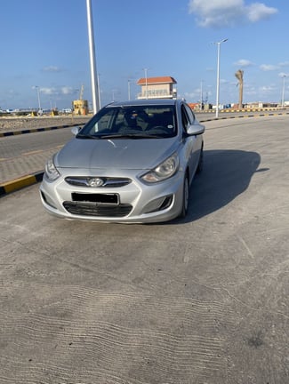 Voiture Hyundai Accent 2014 Diesel, Automatique, climatisée bon etat