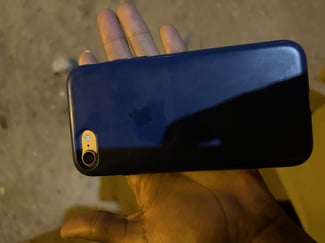 iPhone 7 en très bon état, batterie 98% prix négociable