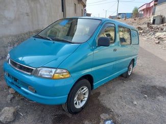 Toyota Hiace 2.4L Turbo en bon état à vendre