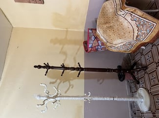 Porte-manteaux en excellent état à vendre