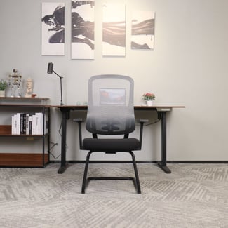 Chaise de bureau fixe noire, dossier maille, confortable