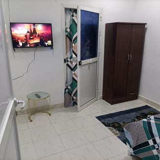 Chambre Meublée Climatisée en Colocation dans le Quartier 7