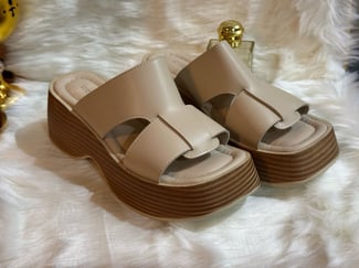 Chaussures compensées pour femme – Plusieurs modèles disponibles