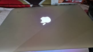 Macbook Air 500GB, 16GB RAM, chargeur inclus, excellent état