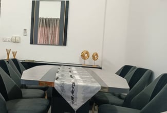 Ensemble de meubles de salle à manger avec table et chaises - Prix négociable