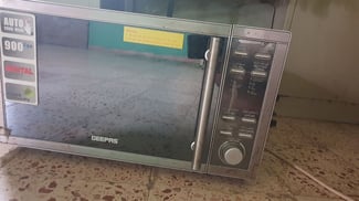 Micro-ondes Geepas Digital, Très Bon État - Comme Neuf
