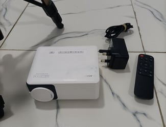 Projecteur Mini 1080P HD avec Trépied - Support iOS, Android, PS5